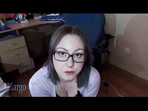 ❤️ Seksi djevojka s naočalama duboko siše dildo na kameri ❌ Kurve kod nas ️❤